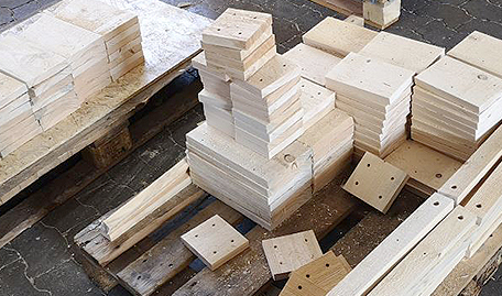 Einzelteile auf der CNC-Maschine geschnitten